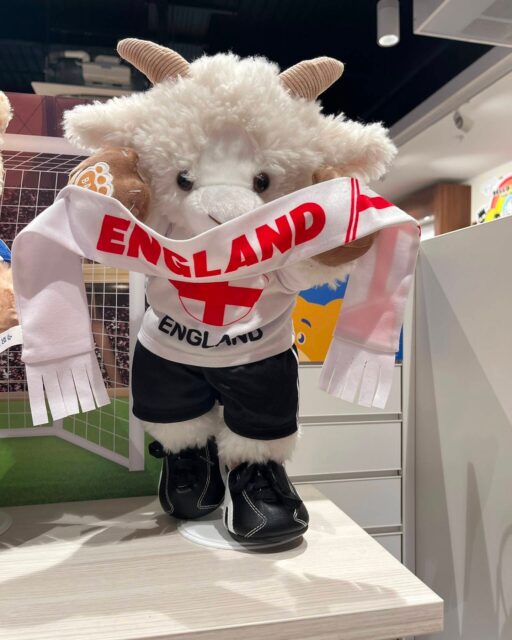 The Bentall Centre is buzzing with football fever today! ⚽
The atmosphere is building as we get behind the team. Come on England! 🏴