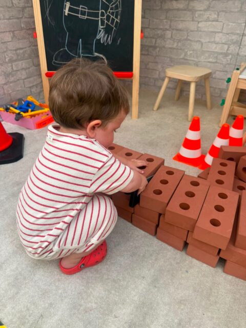 🚧 Construction Week is coming to an end! 🏗️

This Sunday is your last chance to join us for Construction Week at Kids at Work! 🦺🔨

🌸 Florist Buddy Week starts next Tuesday! 🌼💐 Get ready for a brand-new week of creativity, role play and fun!

🎟️ Booking spots are still available for both weeks, but not for long! Secure your little one’s spot before they’re all gone! 💛