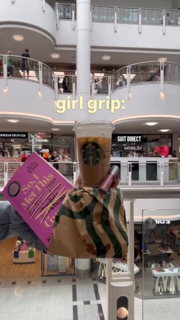 Things you just need when you’re at The Bentall Centre ☕️🥐💄

✅ @starbucksuk 
✅ @waterstoneskingston 
✅ @kikomilano