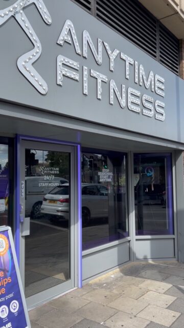 The joy when we said that we’ll show her around @anytimefitness_kingston 🏋️💪